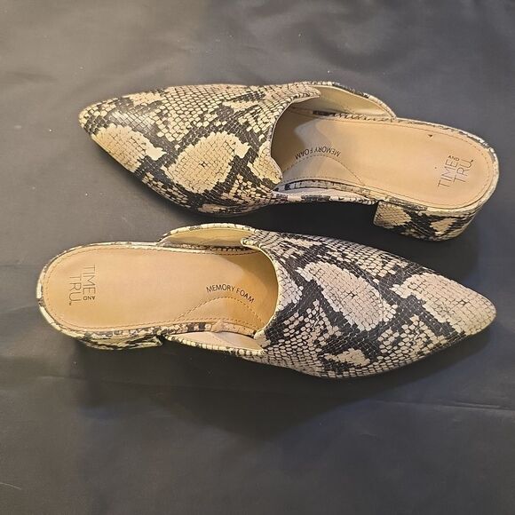 TIME AND TRU SNEAKING BLOCK HEEL PLATFORM MULE SHOE - Picture 8 of 16